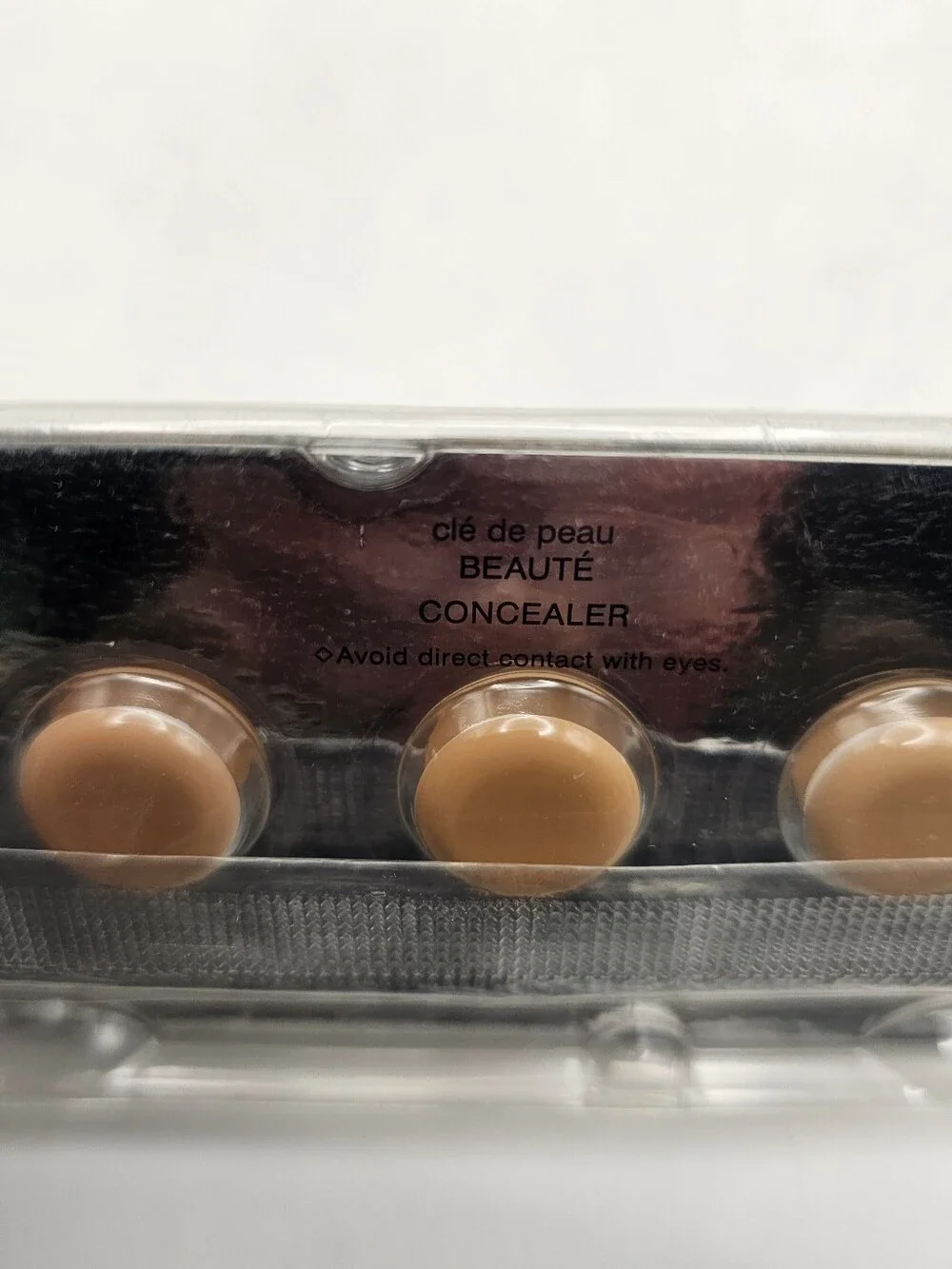 Clé de Peau Beauté Concealer Samples - Ivory, Almond, Beige